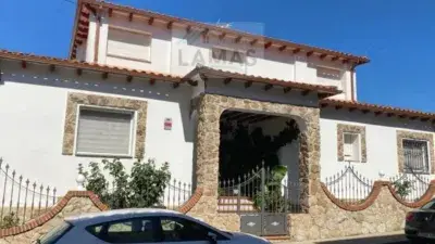 Chalet en Venta 6 Dormitorios 4 Baños Garaje Grande