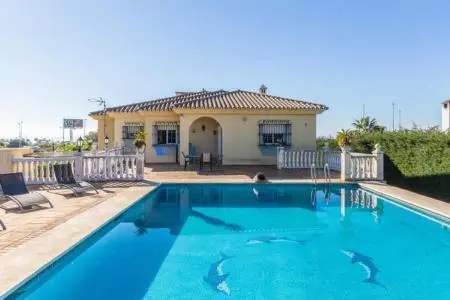 Villa con Negocio Integrado en Venta