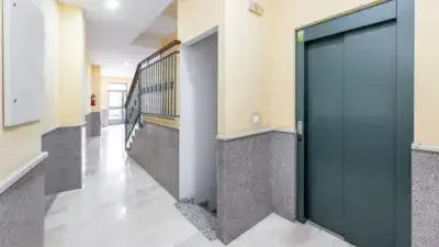 Piso en venta en Armilla: Céntrico, Luminoso y con Garaje