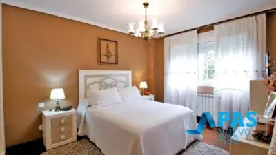 Chalet en Venta Igollo de Camargo con Piscina y Barbacoa