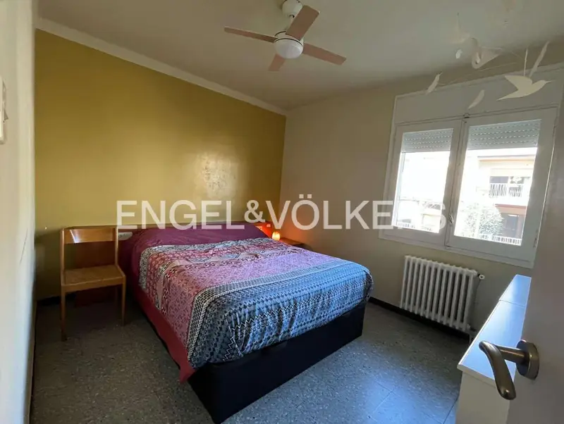 Chalet con dos viviendas y consultorio en Figueres
