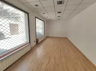 Local Comercial 214m2 Centelles Con Patio