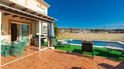 Chalet en venta cerca de la playa con piscina privada