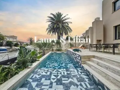 Villa de Lujo con Amarre de 14m - 4 Suites