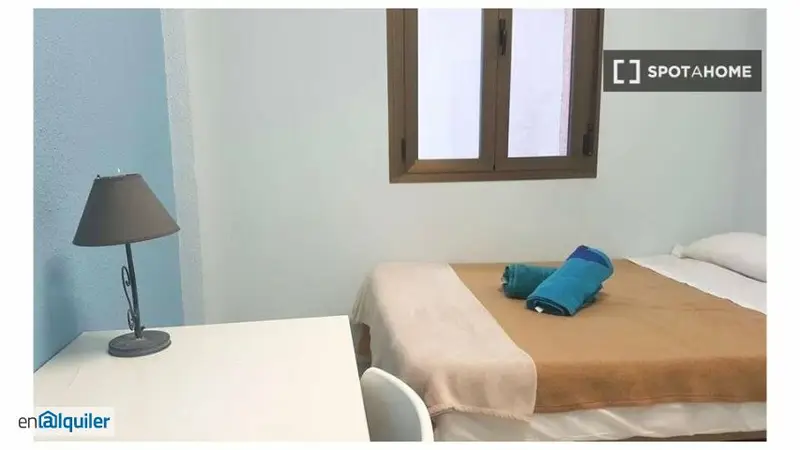 Furnished room for rent with elevator in Seville