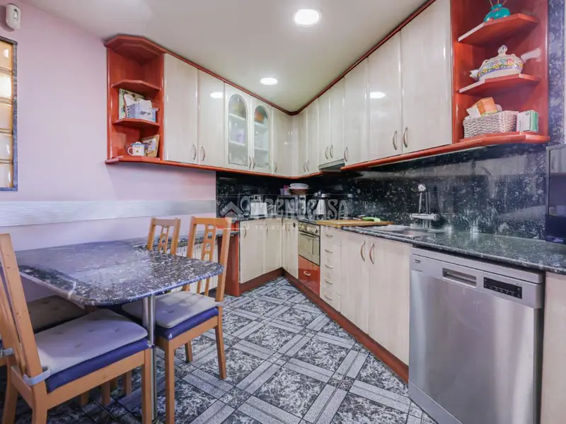Ático con Terraza y 3 Habitaciones en Centro de Rubí