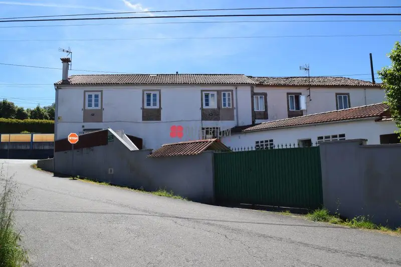 Casa Adosada en Laraño con Garaje y Finca