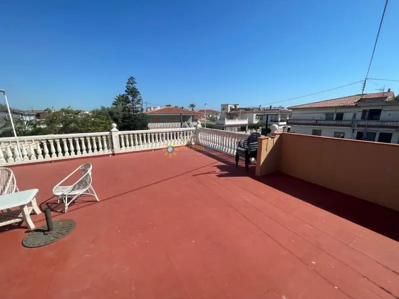 Chalet en venta Gandia con 3 viviendas y vistas espectaculares