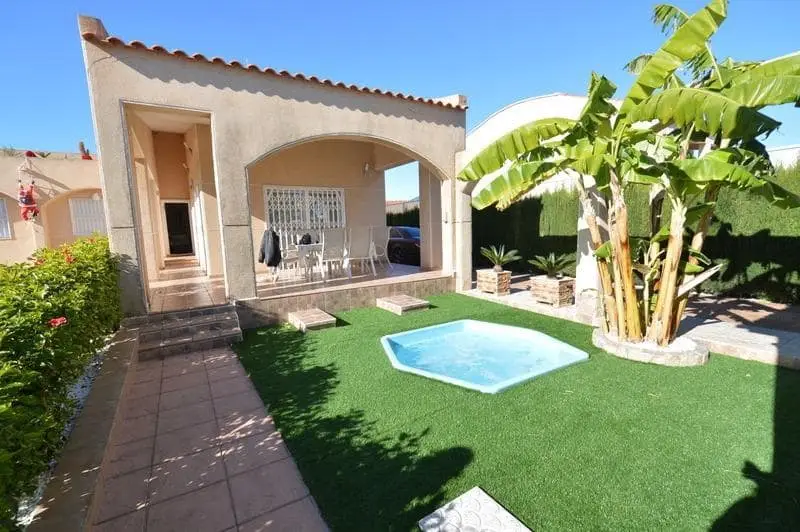 Chalet en venta Los Balcones Torrevieja 5 dormitorios 3 banos piscina jardin