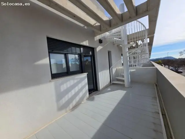 Bungalow Seminuevo con Piscina en Alicante