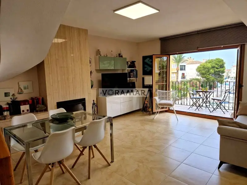 Dúplex con Terraza y Vistas al Mar en Port Saplaya Valencia