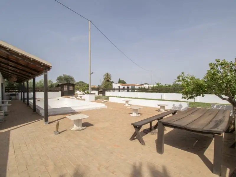 Chalet con Piscina y Casa de Invitados en Santa Ana