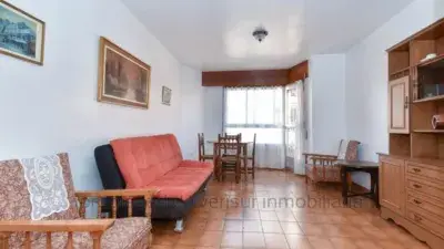 Apartamento con Vistas al Mar Cerca de la Playa Poniente Alquiler Temporal