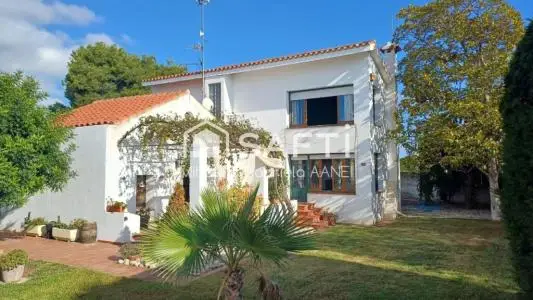 Chalet en Vinaròs con Piscina y 2 Almacenes Grandes