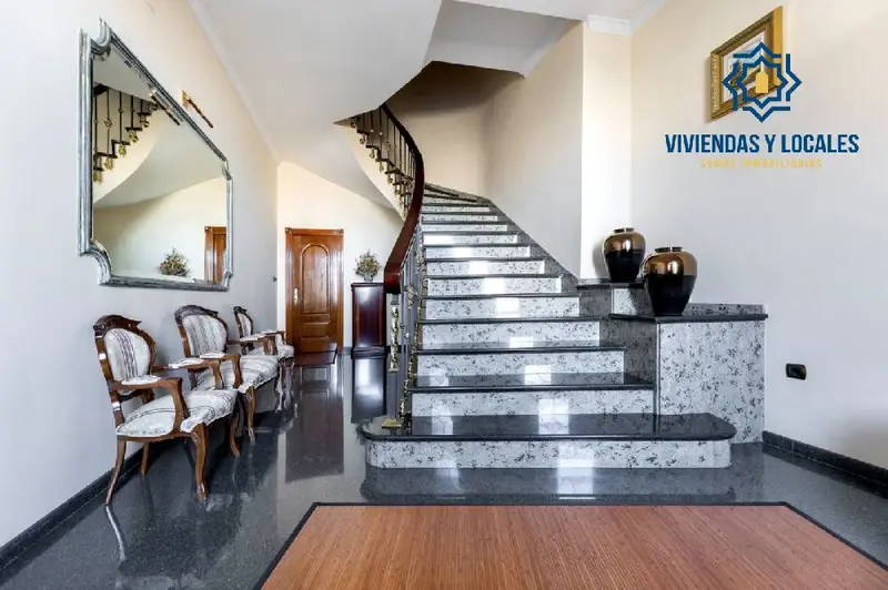 Venta Casa con Local Comercial en Moraleda de Zafayona