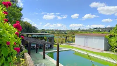 Finca Rústica con Vivienda en Estepona: Naturaleza y Tranquilidad