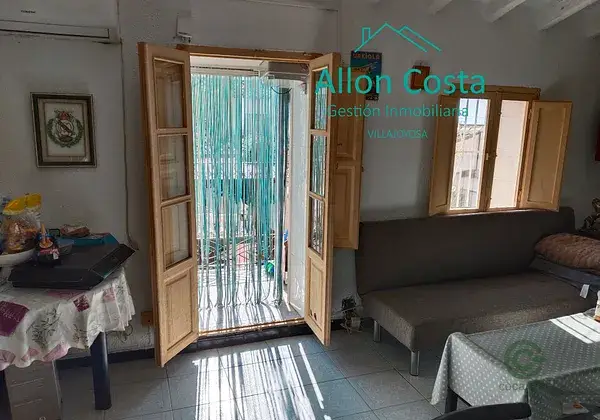Casa en Villajoyosa con Gran Potencial y Parcela de 305m²