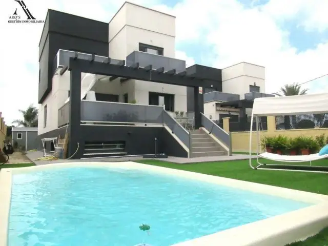 Chalet Independiente en San Juan Playa Muchavista 3 Dormitorios Piscina Jardin