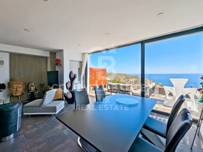 Chalet moderno en Roses con vistas al mar y piscina
