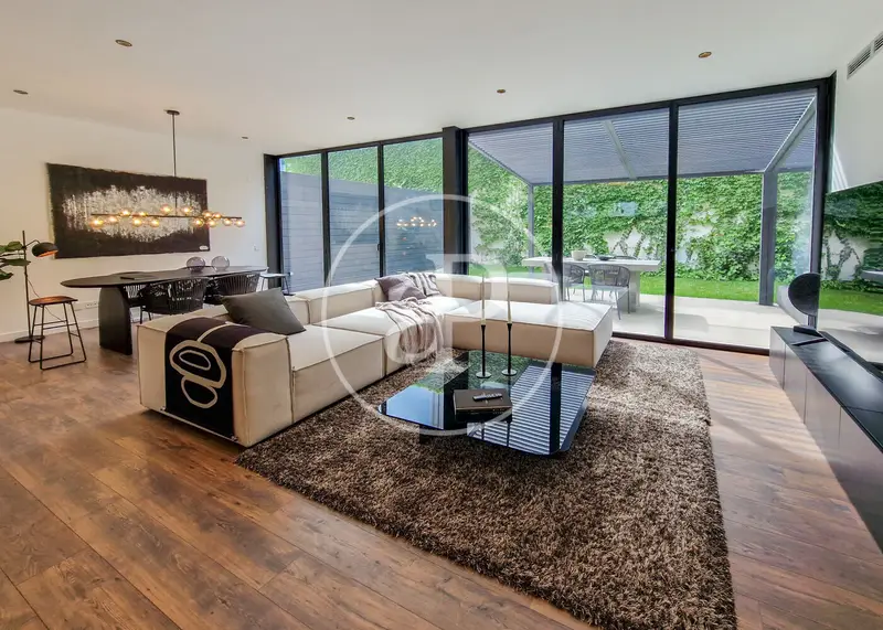Planta Baja con Terraza Privada en Poblenou