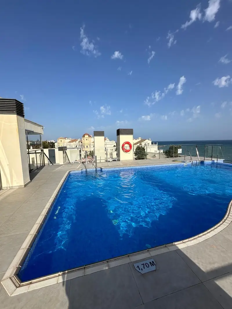 Apartamento 3 Dormitorios Estepona Playa Piscina Trastero Garaje