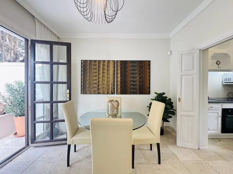 Casa Villa 2 Dormitorios Alquiler Milla de Oro Marbella