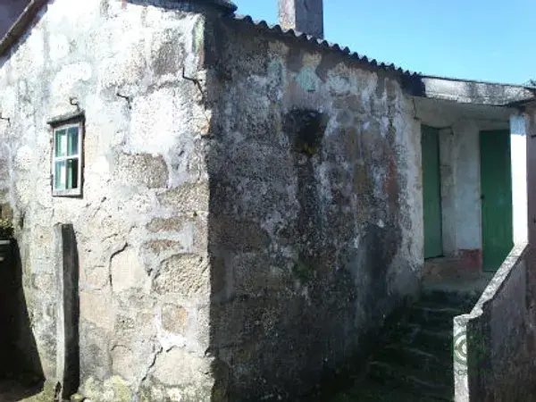 2 Casas para Reformar con Vistas al Mar en Pontevedra