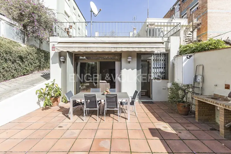 Casa en Venta en Horta Barcelona 4 Dormitorios 2 Baños Jardin 3 Garajes