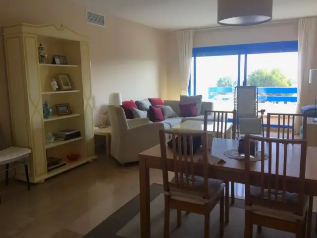 Apartamento en venta La Duquesa 2 dormitorios vistas al mar