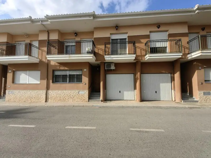 Dúplex 4 Habitaciones Pinoso Patio 156m2