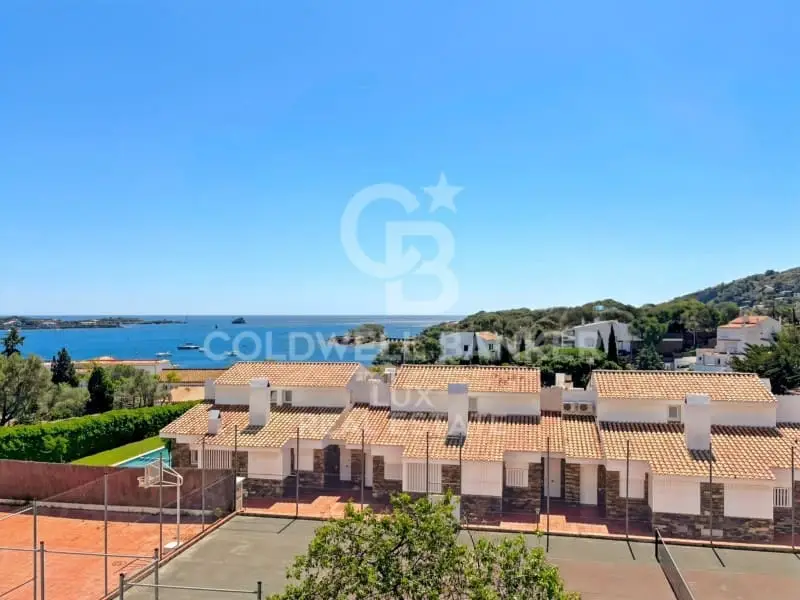 Apartamento en Cadaqués con Vistas al Mar y Licencia Turistica