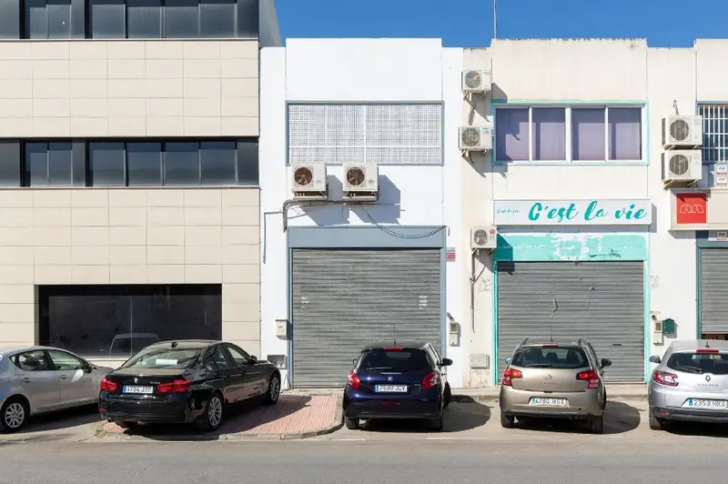Venta Local Comercial Albolote Tres Plantas 59m2