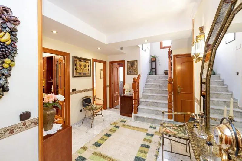 Chalet en venta en Alminares Granada 477m2 parcela 310m2 construidos