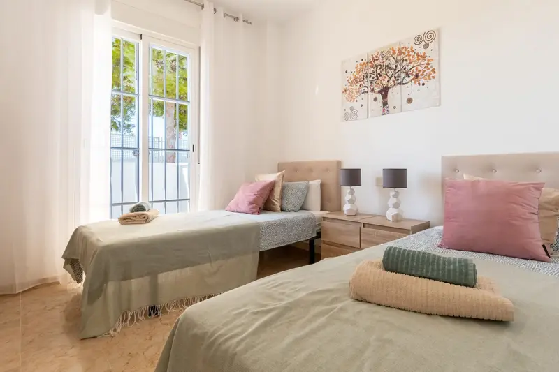 Apartamento 3 Dormitorios La Duquesa Cerca Playas Puerto Deportivo