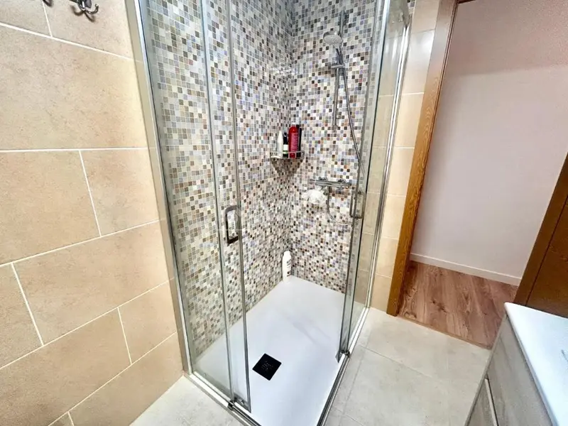Piso Reformado en Venta El Ejido Leon 4 habitaciones 2 baños