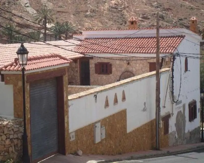 Casa Unifamiliar 864m2 5 Dormitorios 3 Baños Pajara