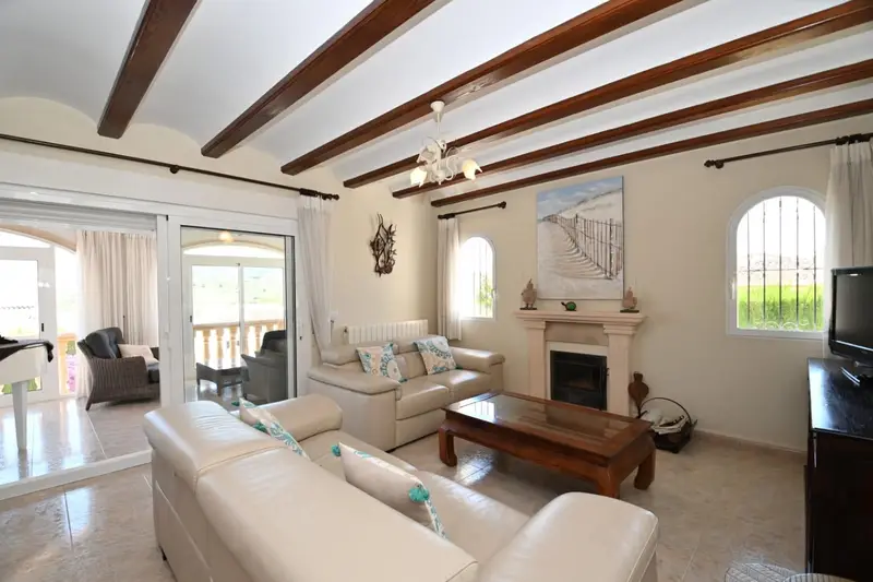 Chalet en Benitachell con Piscina Climatizada y Jardín