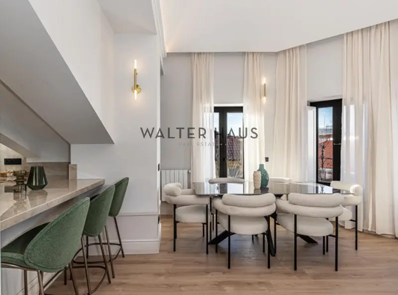 Ático en venta en Cortes Madrid 135m2 2 habitaciones 2 baños terraza garaje