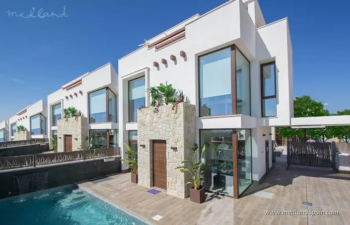 Villa 4 Dormitorios en Venta Ciudad Quesada