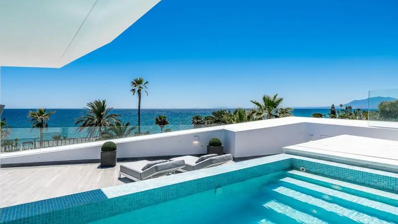 Villa de Lujo en Los Monteros Marbella con Vistas al Mar