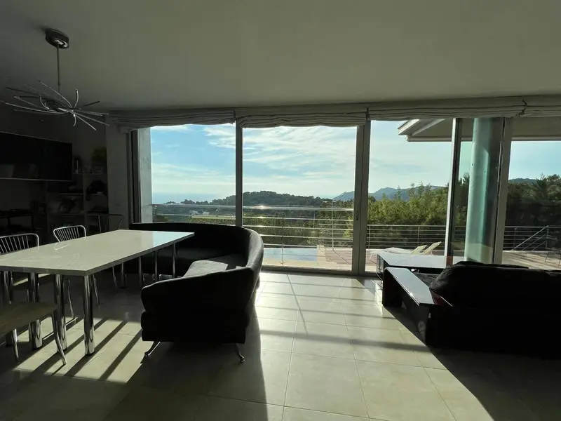 Chalet de Lujo en Costa Brava con Piscina Infinita y Vistas al Mar