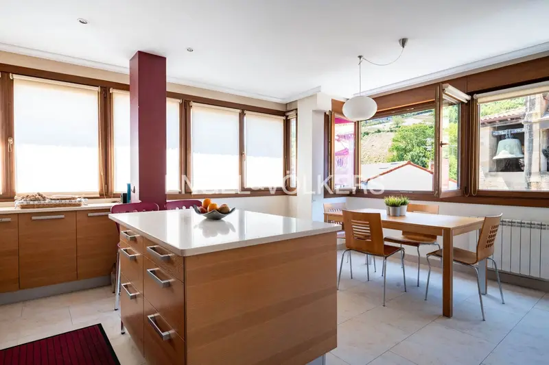 Apartamento en Zarautz con Vistas al Palacio de Narros y Posible Ampliacion