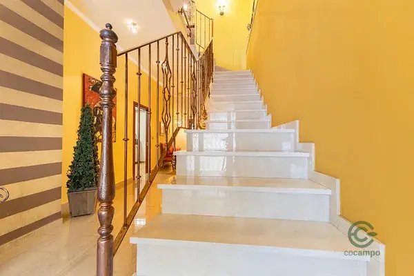 Casa en Gand	ía Centro: 5 Habitaciones, 3 Ba	ños, Garaje Privado