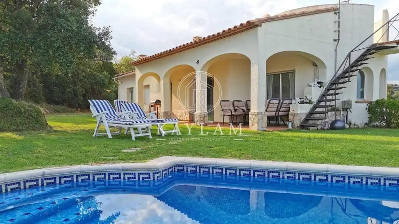 Chalet con Piscina y Vistas al Mar en Platja dAro