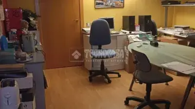 Casa adosada en Sant Oleguer con gran potencial de reforma