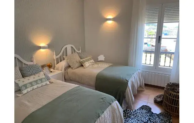 Apartamento en Aldan con Vistas al Mar