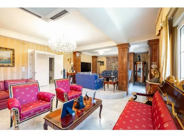 Chalet en Venta en Granada con Vistas a la Sierra