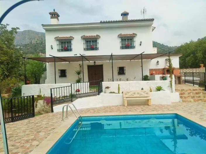 Villa en Venta Alora 2 Dormitorios Piscina Jardin