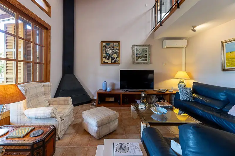 Chalet en Bunyola con Piscina Privada y Amplia Parcela