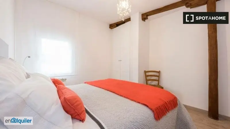 Se alquila apartamento de 3 habitaciones en Embajadores, no fumar ni mascotas